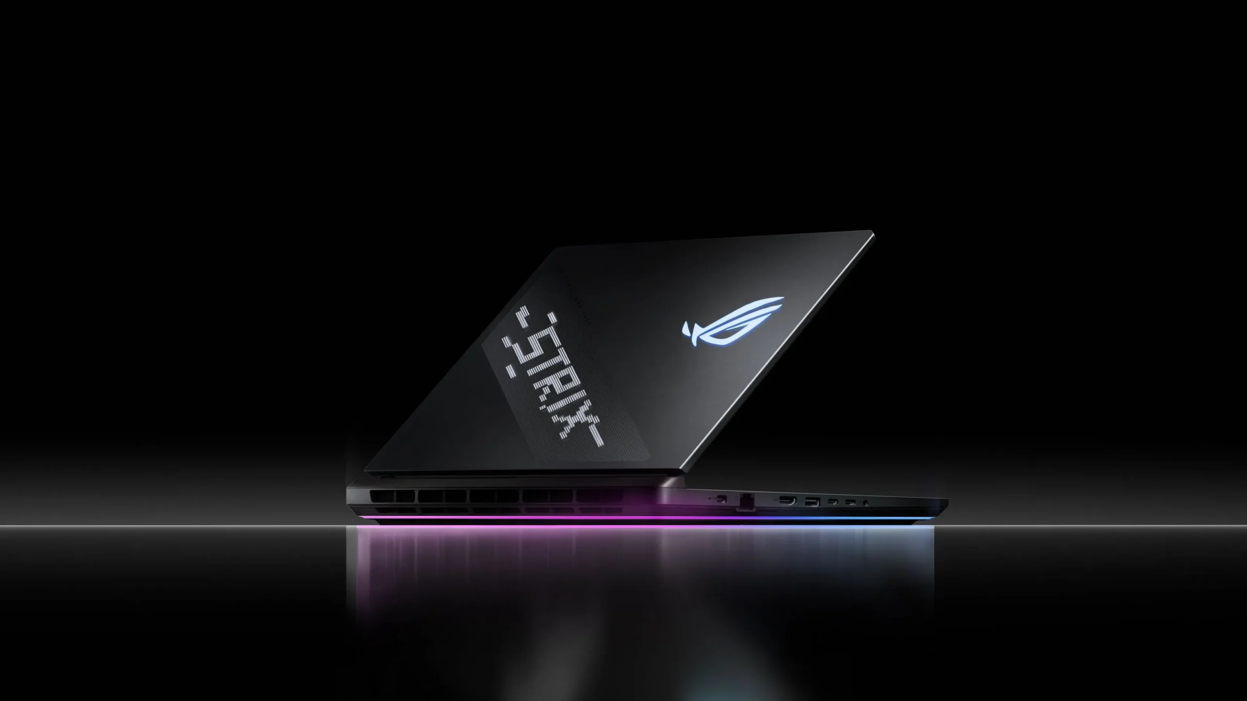 ASUS ROG Strix SCAR 16 G635LW-RW013W aberto